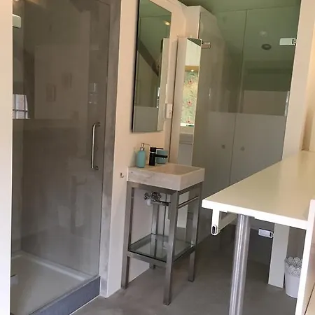 לינה וארוחת בוקר Heer&meester 3*